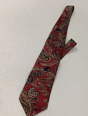 Men's Red Paisley Silk Tie - Classic Formal Accessory Andhurst 100 % Silk